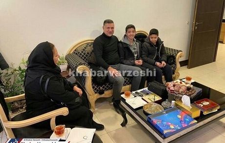 سورپرایز علی دایی برای کودکان داغدار پرواز اوکراین/ عکس