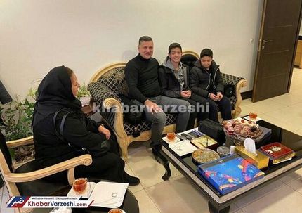 سورپرایز علی دایی برای کودکان داغدار پرواز اوکراین/ عکس