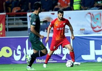 هافبک فولاد بدلیل بگومگو با سرمربی از تیم اخراج شد