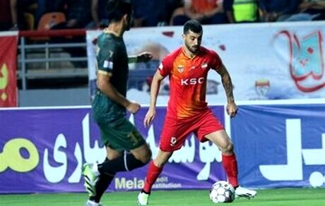هافبک فولاد بدلیل بگومگو با سرمربی از تیم اخراج شد