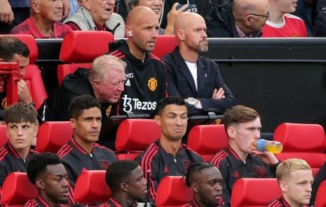 چهره برافروخته کریس رونالدو بر روی نیمکت در روز آبروریزی یونایتد