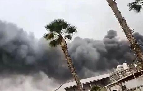 آسیب حمله موشکی دشمن به آنتن مخابراتی و دو واحد مسکونی در بندرلنگه