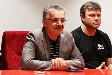 زنوزی، تراکتور را واگذار نمیکند