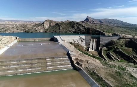 سد تنگ ارم در شهرستان دشتستان سرریز شد