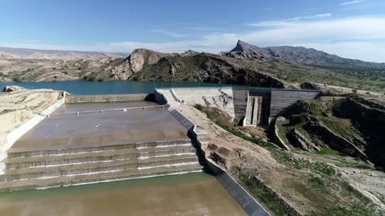 سد تنگ ارم در شهرستان دشتستان سرریز شد