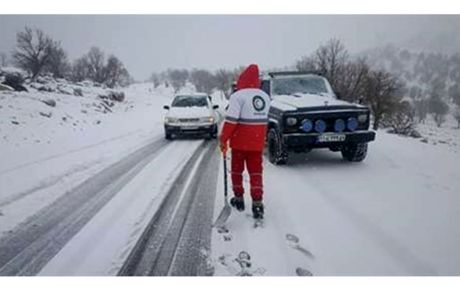 امدادرسانی هلال احمر به ۸۰۰ شهروند در برف و کولاک
