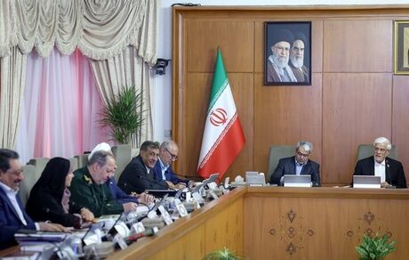 معاون اول رئیس جمهور: آمریکا از هر روشی، حتی با مقام دست‌هفتم یک کشور رده‌پنجم آفریقایی برای مذاکره با ایران واسطه می‌کند