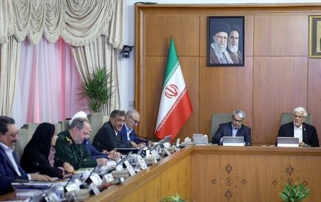 معاون اول رئیس جمهور: آمریکا از هر روشی، حتی با مقام دست‌هفتم یک کشور رده‌پنجم آفریقایی برای مذاکره با ایران واسطه می‌کند