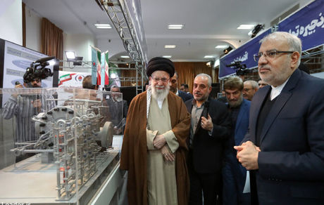 بازدید رهبر انقلاب از نمایشگاه توانمندی‌های تولید داخلی