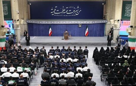 رهبر معظم انقلاب: رئیس جمهور آمریکا اگر توانایی دارد اعتراضات آمریکا را آرام کند / ناامیدی جوانان کشور حرف‌های نامطالعه نشده است