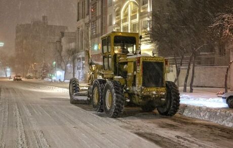 برف‌روبی خیابان‌های اصلی اردبیل به پایان رسید