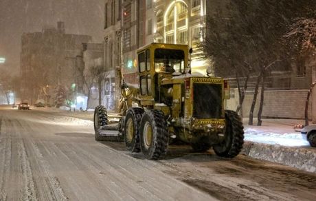برف‌روبی خیابان‌های اصلی اردبیل به پایان رسید