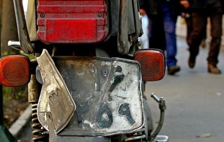 پلاک پوشانده شود، موتورسیکلت توقیف می‌شود