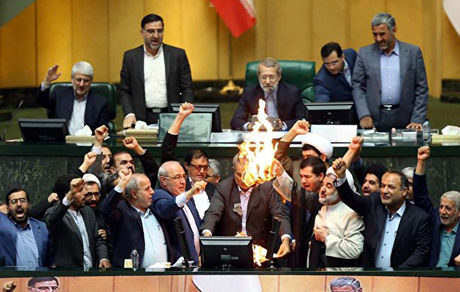  یک نماینده مجلس: لاریجانی به پایداری ها باج نمی دهد