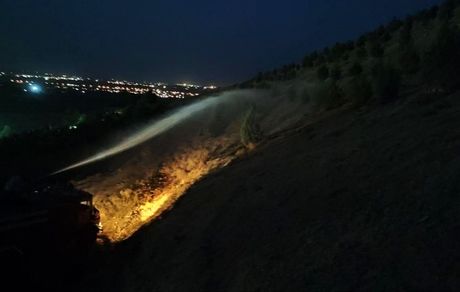 آتش به جنگل و مراتع یئدی گؤز نقده رسید / هلال احمر: حریق مهار شد