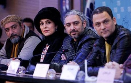 میترا حجار در نقش شهلا جاهد و حسین یاری در نقش ناصر محمدخانی روی پوستر «یادم تو رو فراموش»