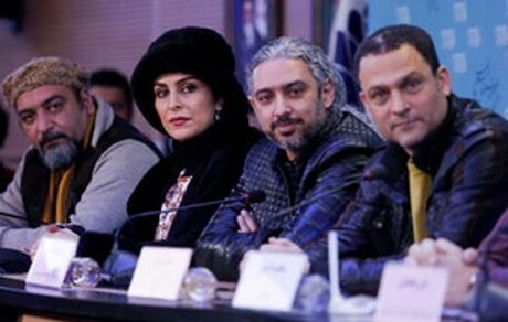 میترا حجار در نقش شهلا جاهد و حسین یاری در نقش ناصر محمدخانی روی پوستر «یادم تو رو فراموش»