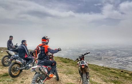 موتوسواری هم در ارتفاعات شاندیز مشهد ممنوع شد!