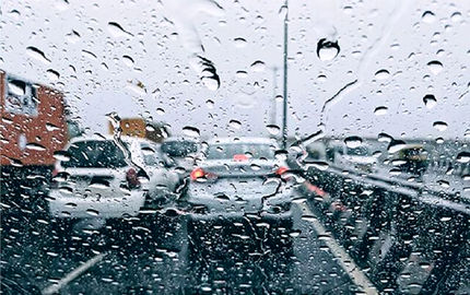 بارش برف و باران در محورهای ۱۲ استان کشور