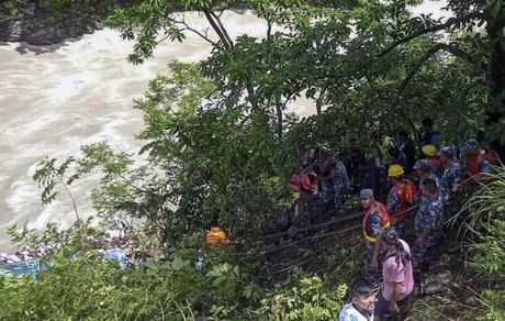 بیش از چهل کشته و زخمی براثر حادثه رانندگی برای اتوبوسی در نپال