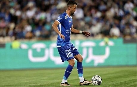 تمدید یک ساله قرارداد هافبک استقلال
