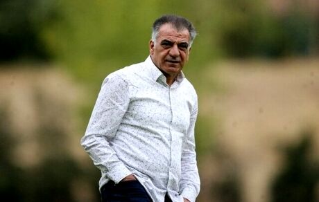 چشمی تمدید کرد / سرپرست استقلال معرفی شد