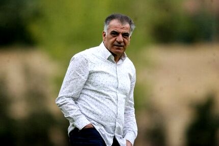 چشمی تمدید کرد / سرپرست استقلال معرفی شد