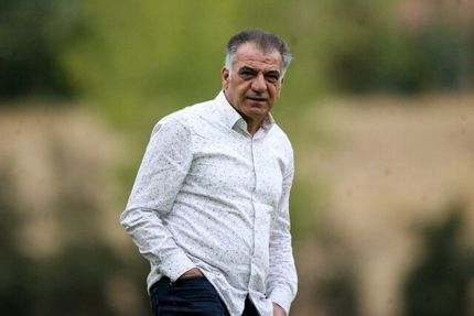 چشمی تمدید کرد / سرپرست استقلال معرفی شد