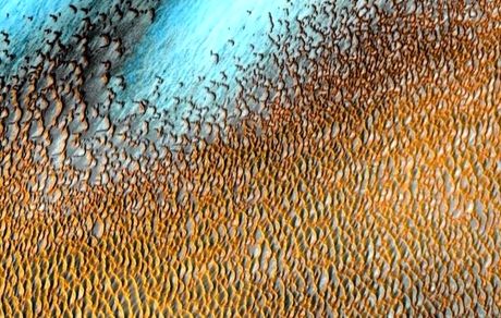  ناسا تصویری خیره‌کننده از تلماسه‌های آبی مریخ منتشر کرد