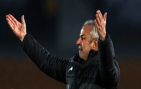 سرمربی پرسپولیس از ایران رفت