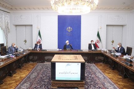 دولت از دادن وعده‌های غیرعملی پرهیز کرد / دعوت رئیس جمهور از پژوهشگران و تلاشگران رسانه‌ای برای بازگو کردن واقعیت‌های جنگ اقتصادی و پیروزی بر آمریکا در این جنگ