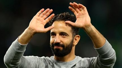سرمربی جدید منچستریونایتد مجوز کار نگرفت!