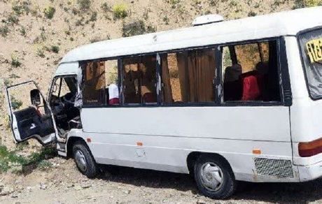 مصدومیت هشت نفر در انحراف یک مینی بوس در تبریز