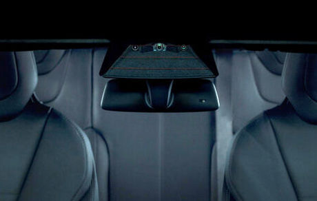 "تسلا" برای سنجش توجه راننده از دوربین استفاده می‌کند