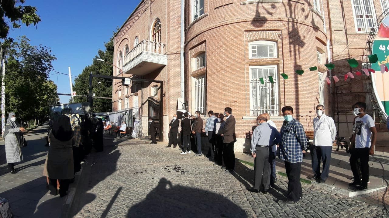 تصاویری از حضور پرشور در صف‌های رای‌گیری انتخابات ۱۴۰۰ / بخش اول