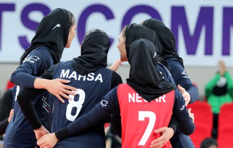 آغاز اردوی مشترک تیم ملی والیبال بانوان و تیم پیکان