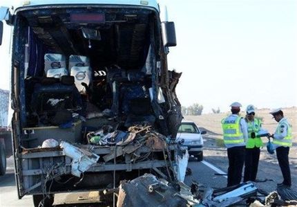 تصادف اتوبوس با خودرو تیبا در محور دشتی ۳ کشته و یک نفر مصدوم برجای گذاشت