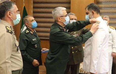 درجه دریاداری به فرمانده جدید نیروی دریایی اعطا شد