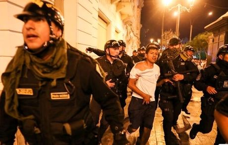 رئیس جمهور پرو بدلیل کشته شدن تظاهرکنندگان در این کشور عذرخواهی کرد