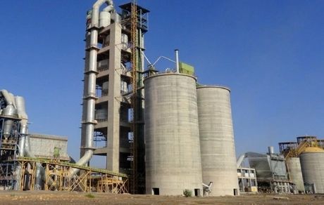 یک کارخانه سیمان در آستانه تعطیلی قرار گرفت