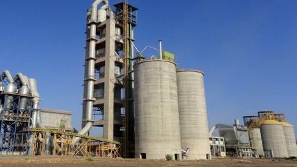 یک کارخانه سیمان در آستانه تعطیلی قرار گرفت