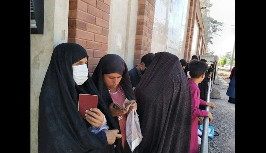 تصاویری از حضور پرشور در صف‌های رای‌گیری انتخابات ۱۴۰۰ / بخش اول