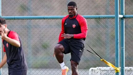 مدافع ساحل آجی پرسپولیس در آستانه جدایی