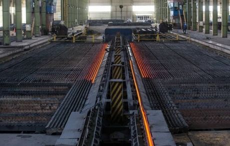 اعتراض تولیدکنندگان فولاد به وزیر صمت بدلیل کمبود برق