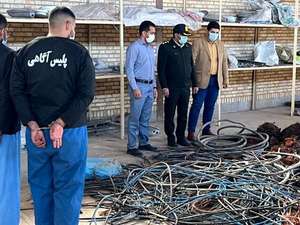 کشف یک و نیم تن سیم برق سرقتی در انار کرمان و دستگیری دو مالخر