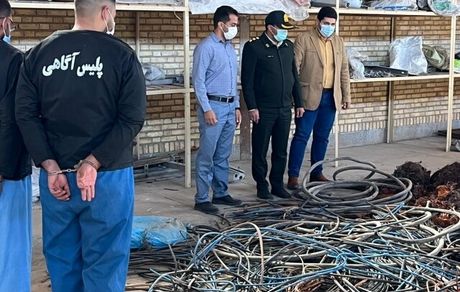 کشف یک و نیم تن سیم برق سرقتی در انار کرمان و دستگیری دو مالخر