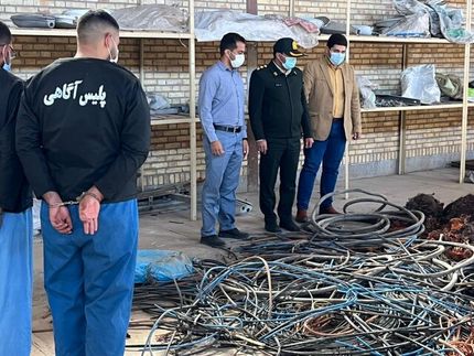 کشف یک و نیم تن سیم برق سرقتی در انار کرمان و دستگیری دو مالخر