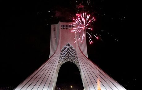 میدان آزادی و ۲۴ نقطه نورافشانی می‌شود
