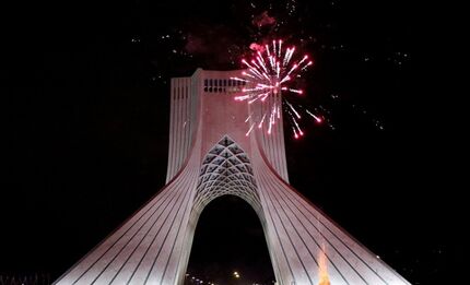 میدان آزادی و ۲۴ نقطه نورافشانی می‌شود