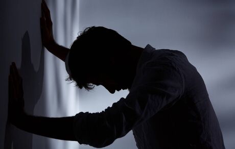 فکر نکنید زندگی تشکیل دادن بلد نیستیم / روی پای خود ایستادن جوکی بیش نیست
